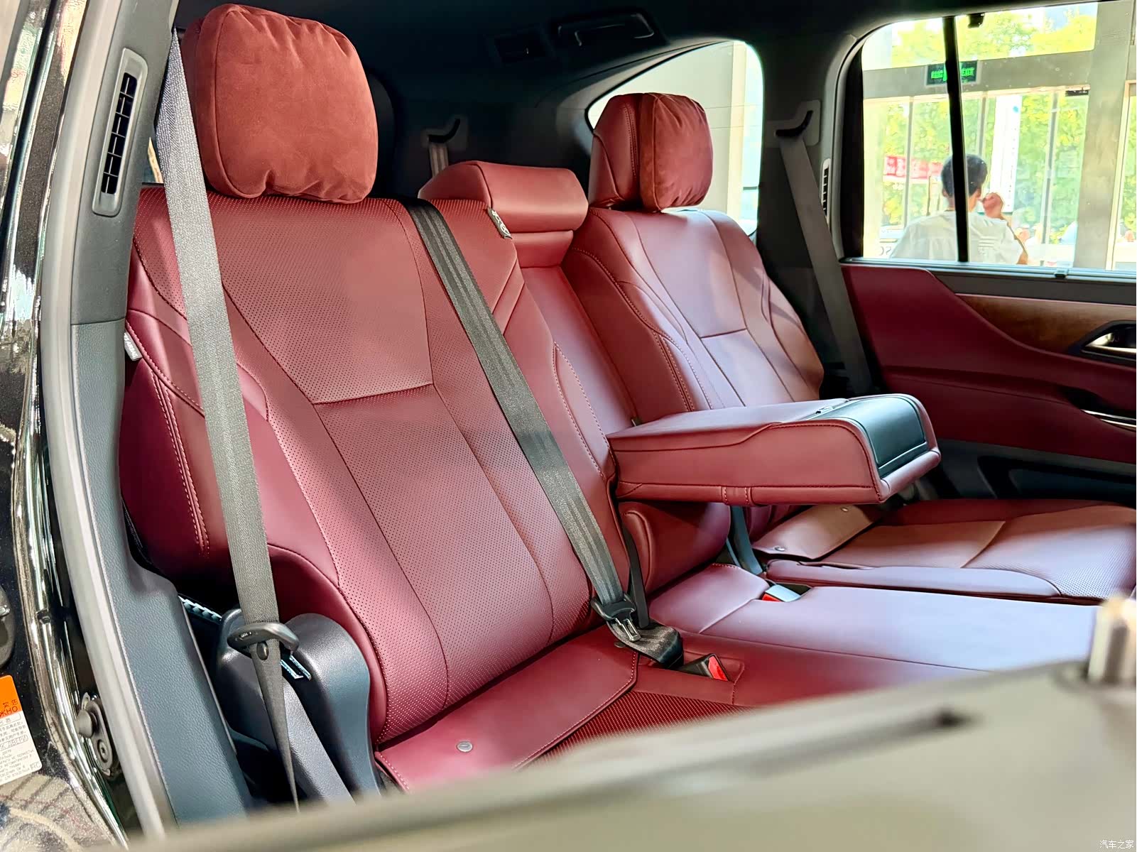 Lexus LX, 2026 32