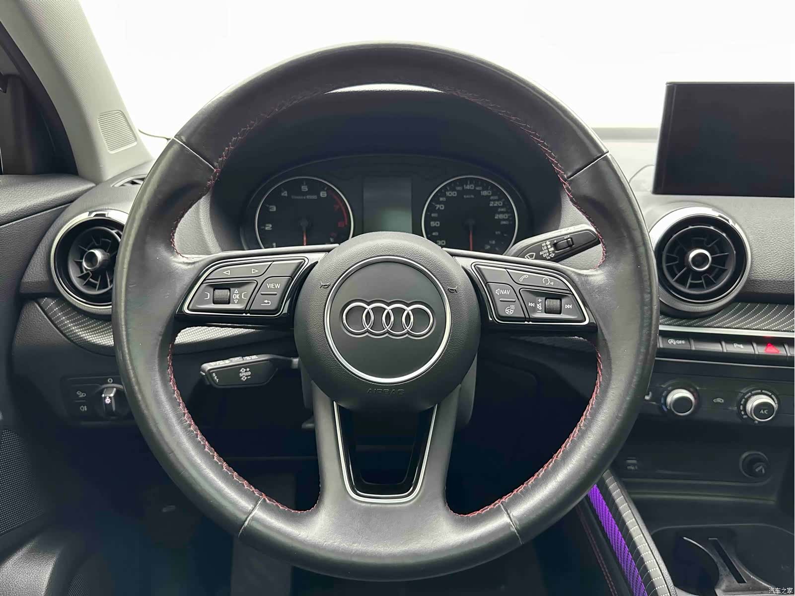 Audi Q2L, 2023 17