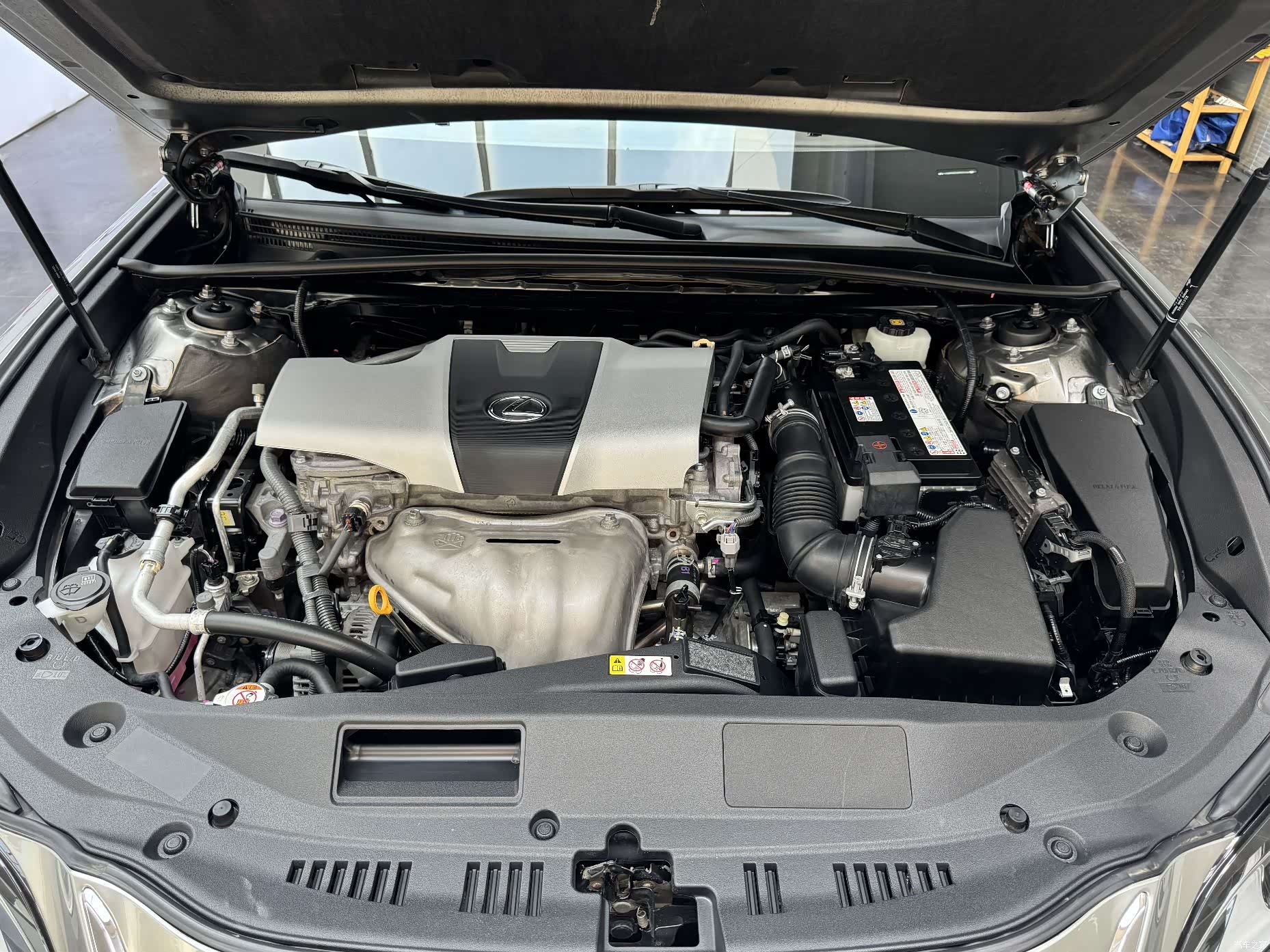 Lexus ES, 2019 18