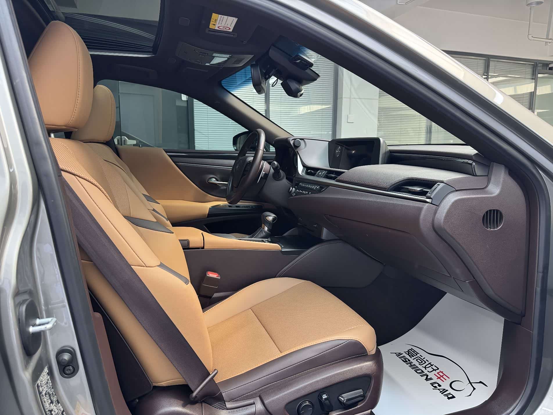 Lexus ES, 2019 10