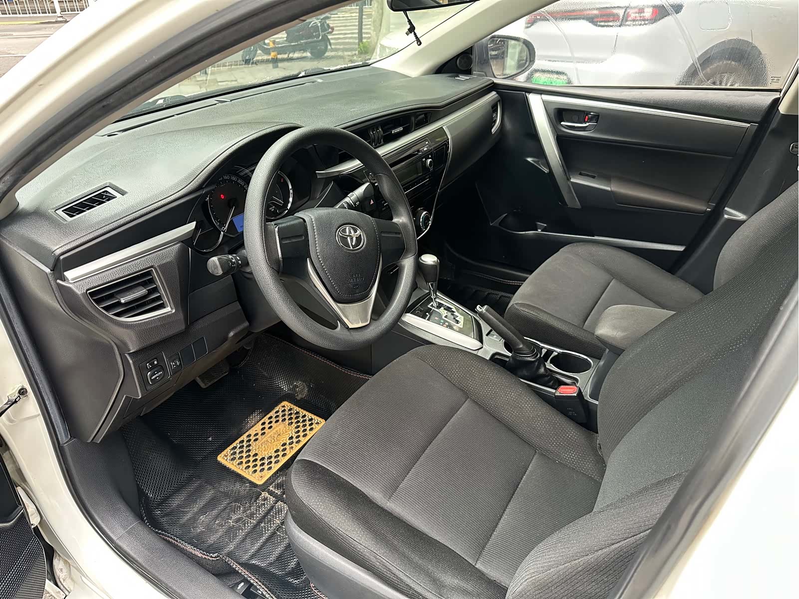 Toyota Corolla, 2015 4