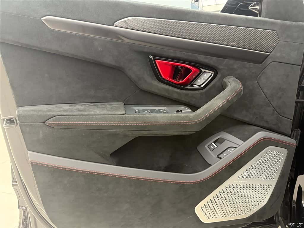 Lamborghini Urus, 2023 все фото