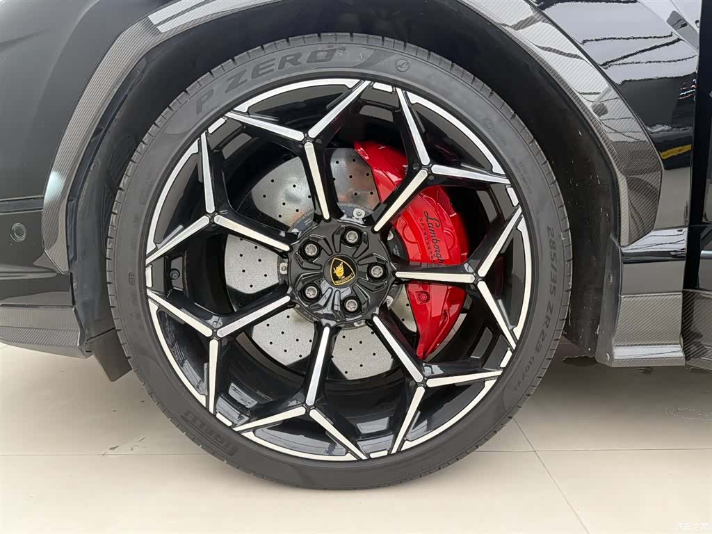 Lamborghini Urus, 2023 14