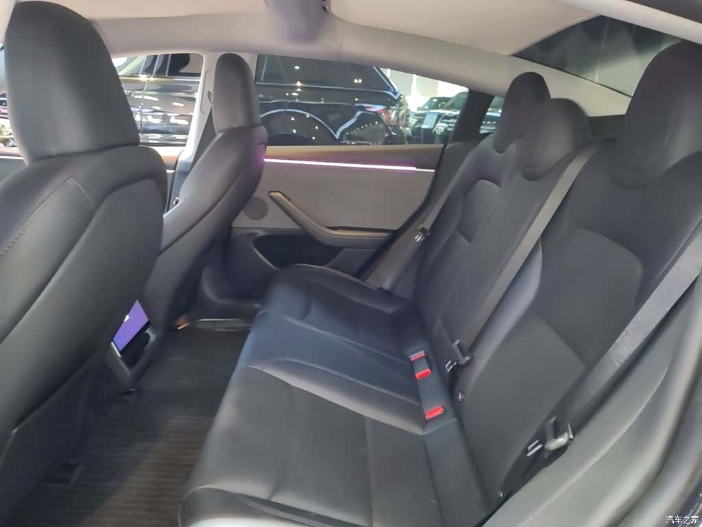 Tesla Model 3, 2024 17