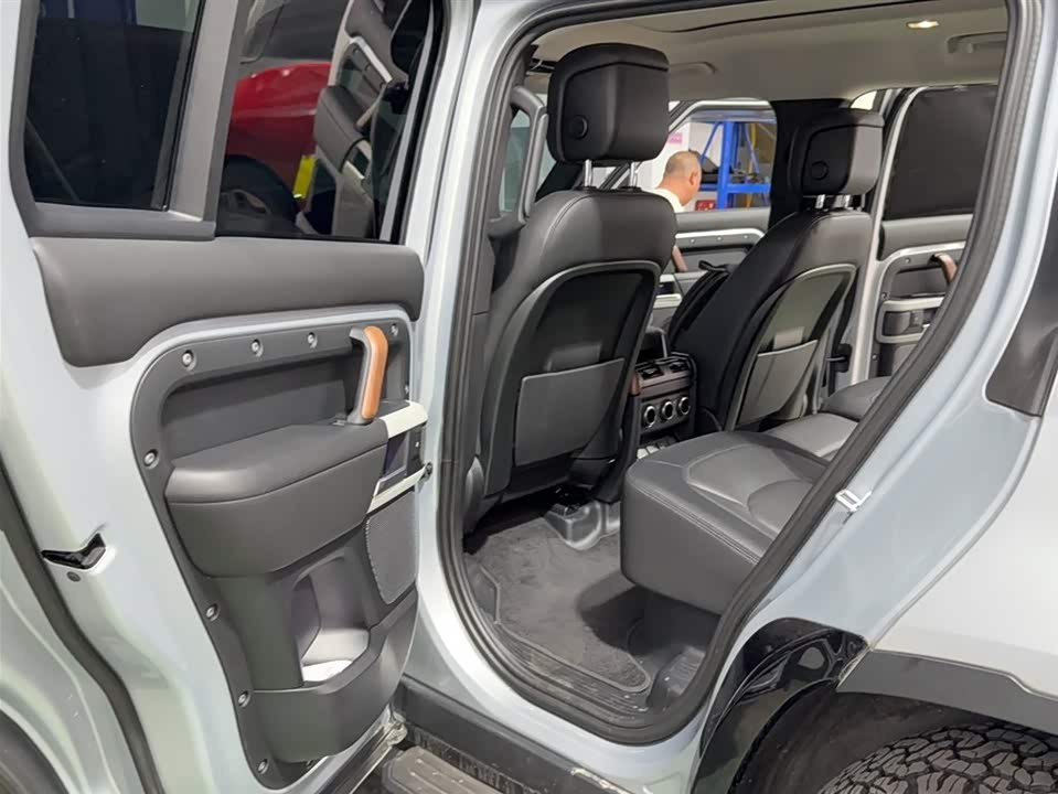 Land Rover guard
