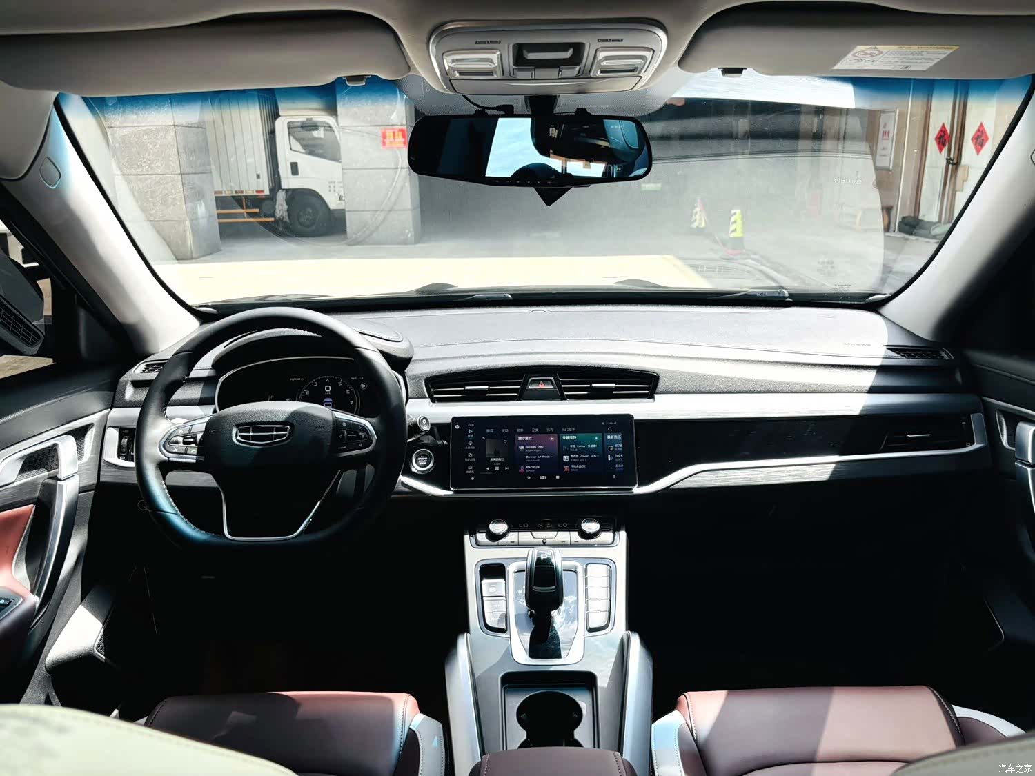 Geely Boyue, 2022 все фото