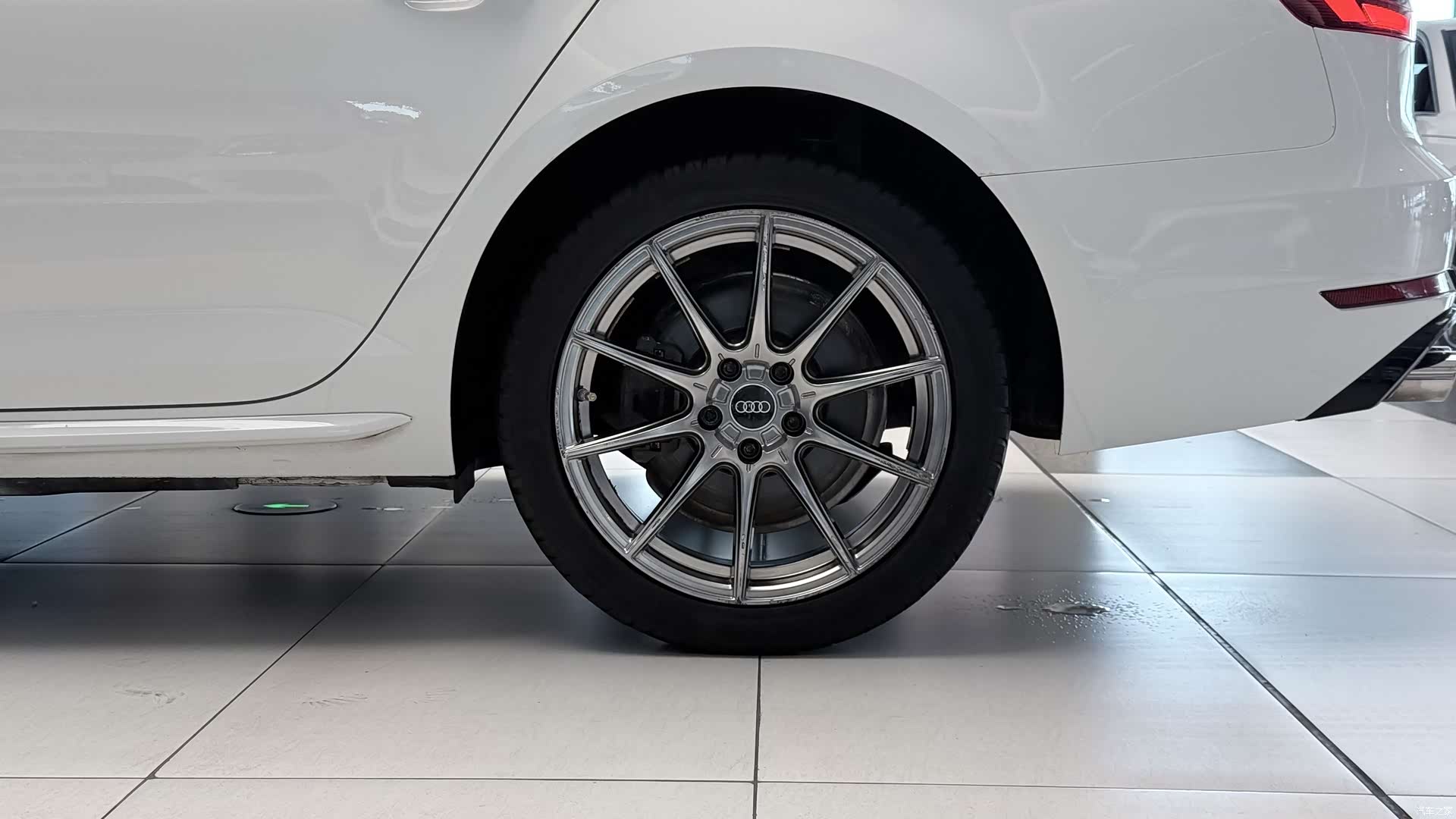 Audi A4L, 2018 13
