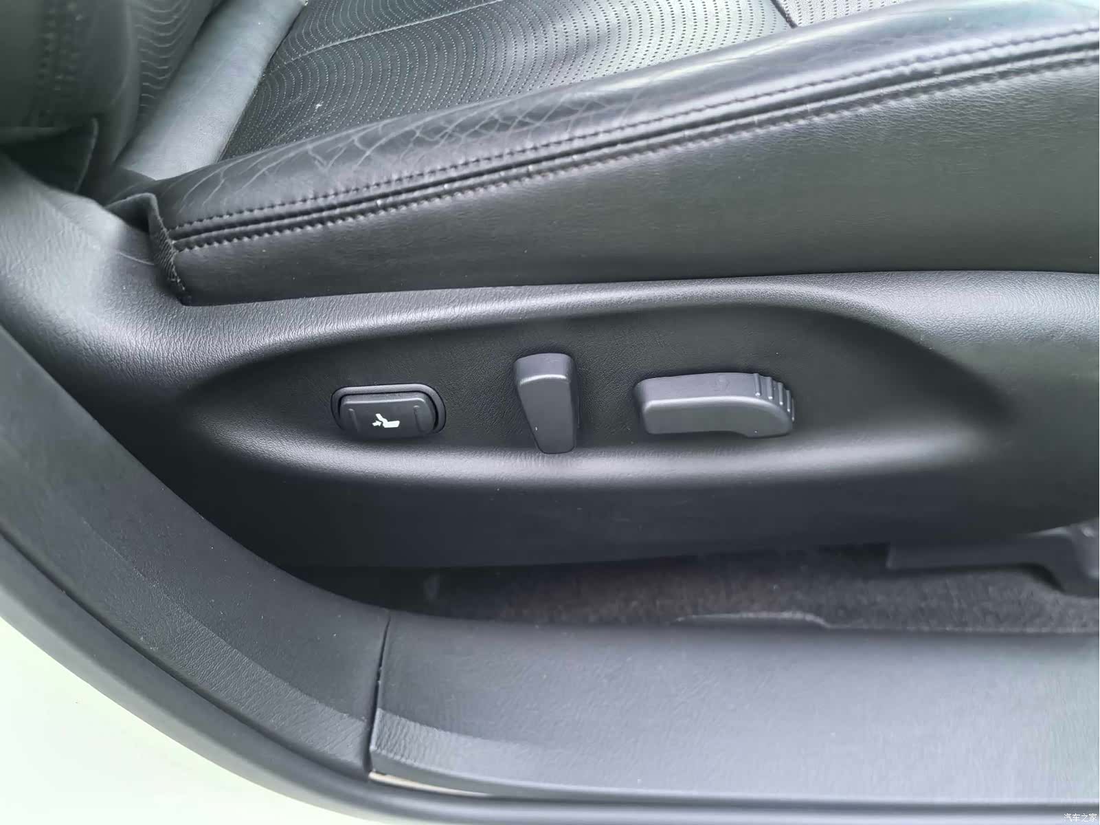 Infiniti M25L, 2013 15