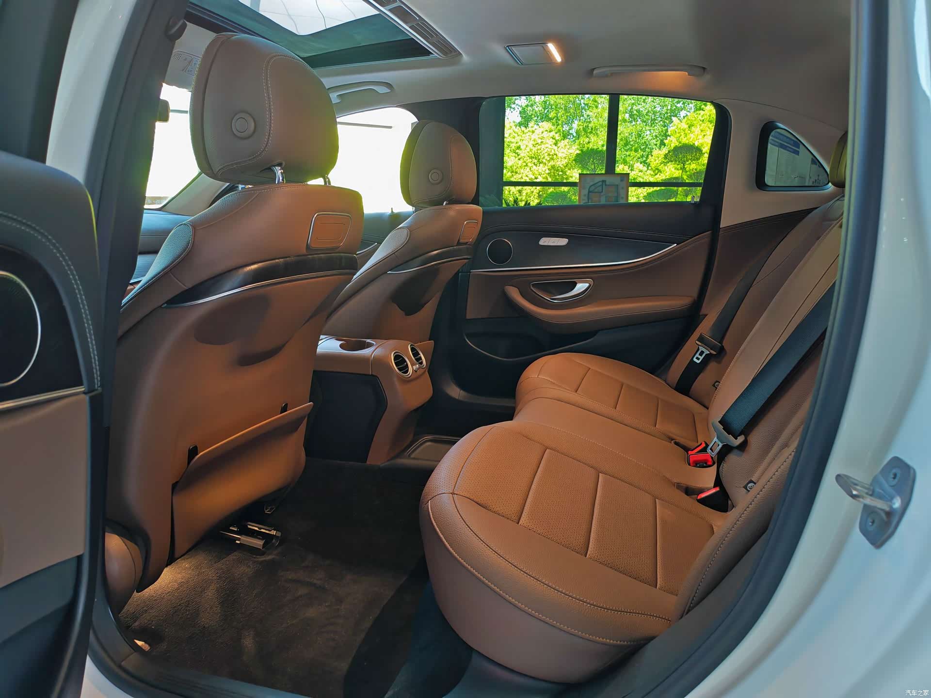 Mercedes-Benz E-Class, 2019 6
