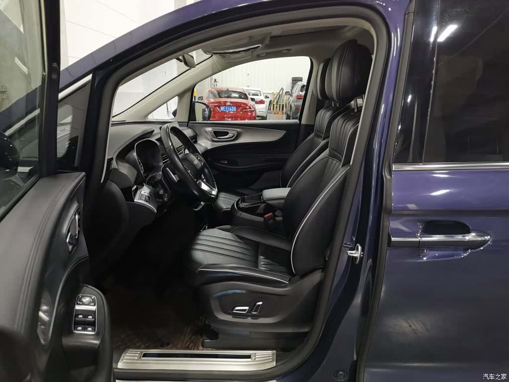 Roewe iMAX8, 2022 10