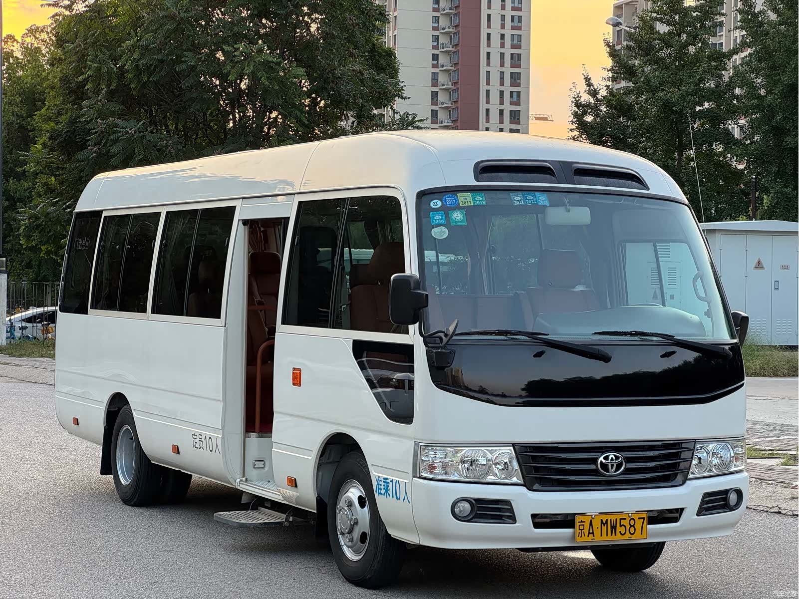 Toyota Coaster, 2015 3