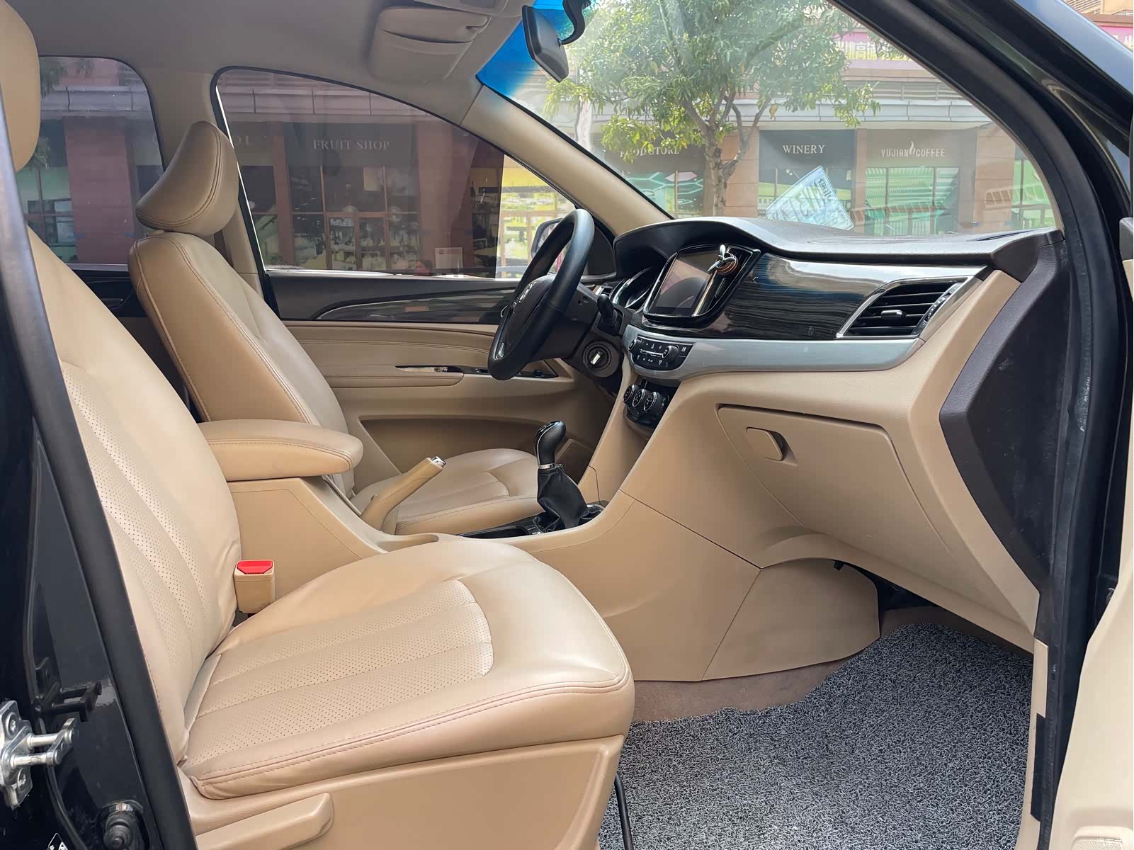 Wuling 730, 2017 10
