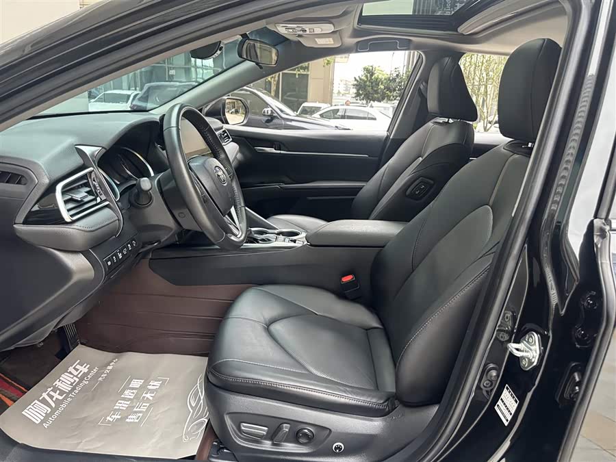 Toyota Camry 2023, фото 9