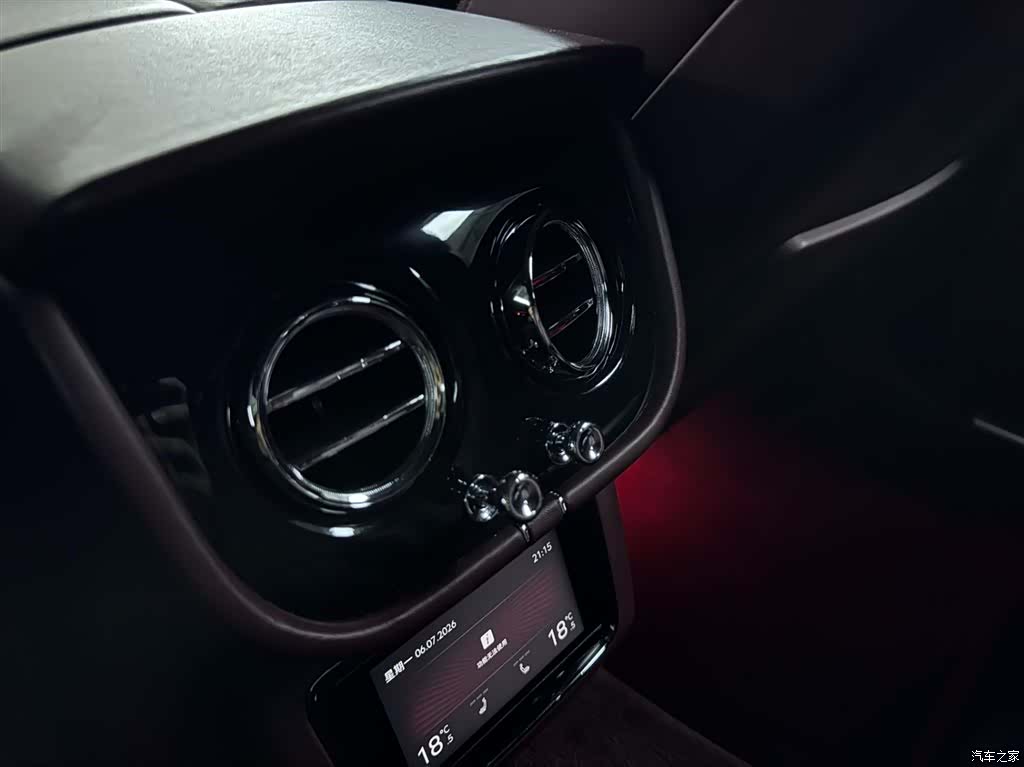 Bentley Bentayga, 2021 24