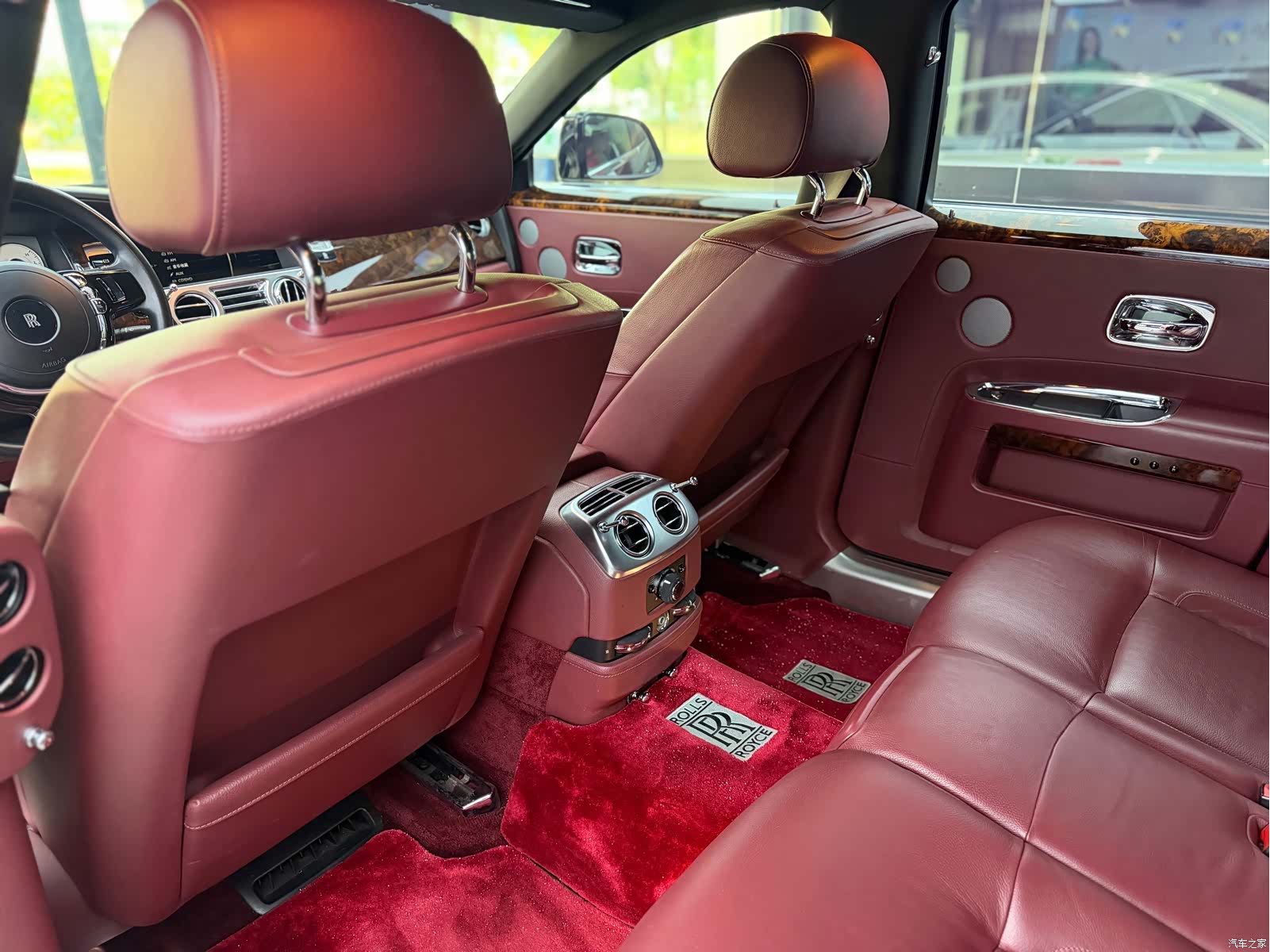 Rolls-Royce Ghost, 2014 12