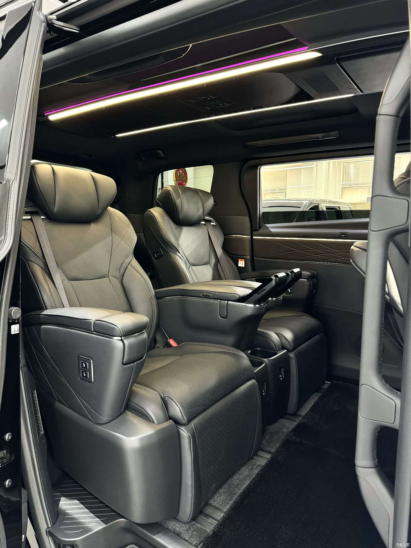 Toyota Vellfire, 2025 16