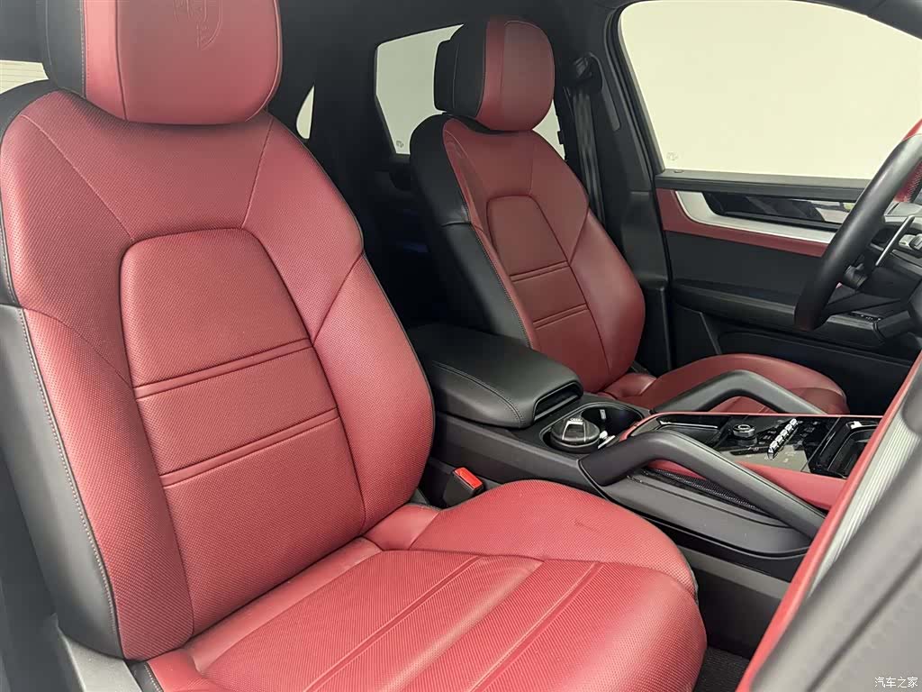 Porsche Cayenne, 2025 11