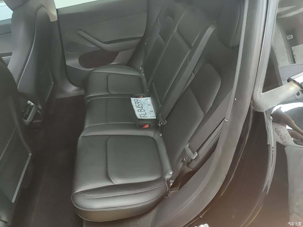 Tesla Model Y, 2024 17