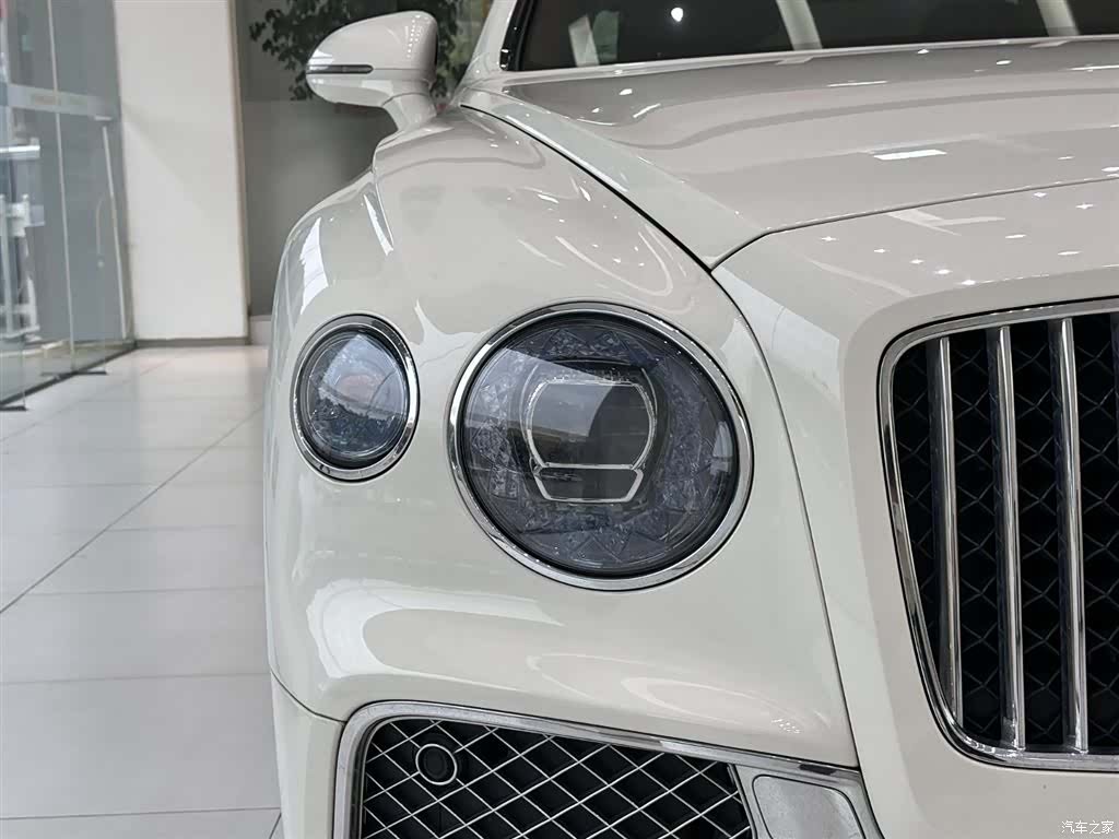 Bentley Flying Spur, 2023 3