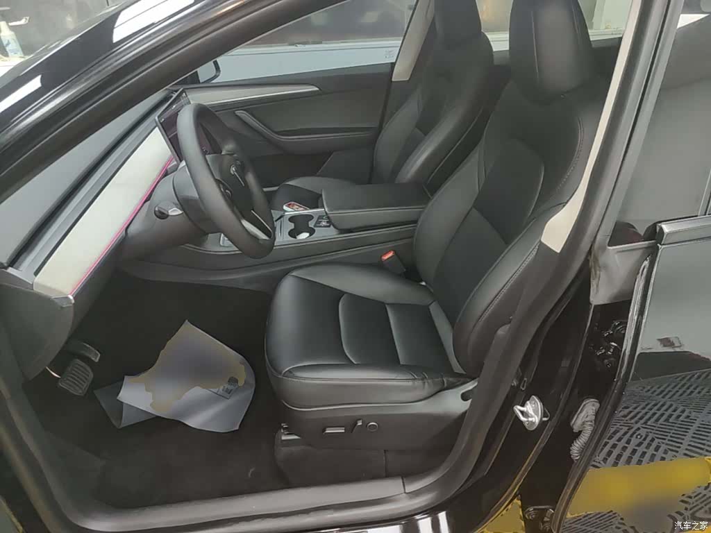 Tesla Model Y, 2024 15