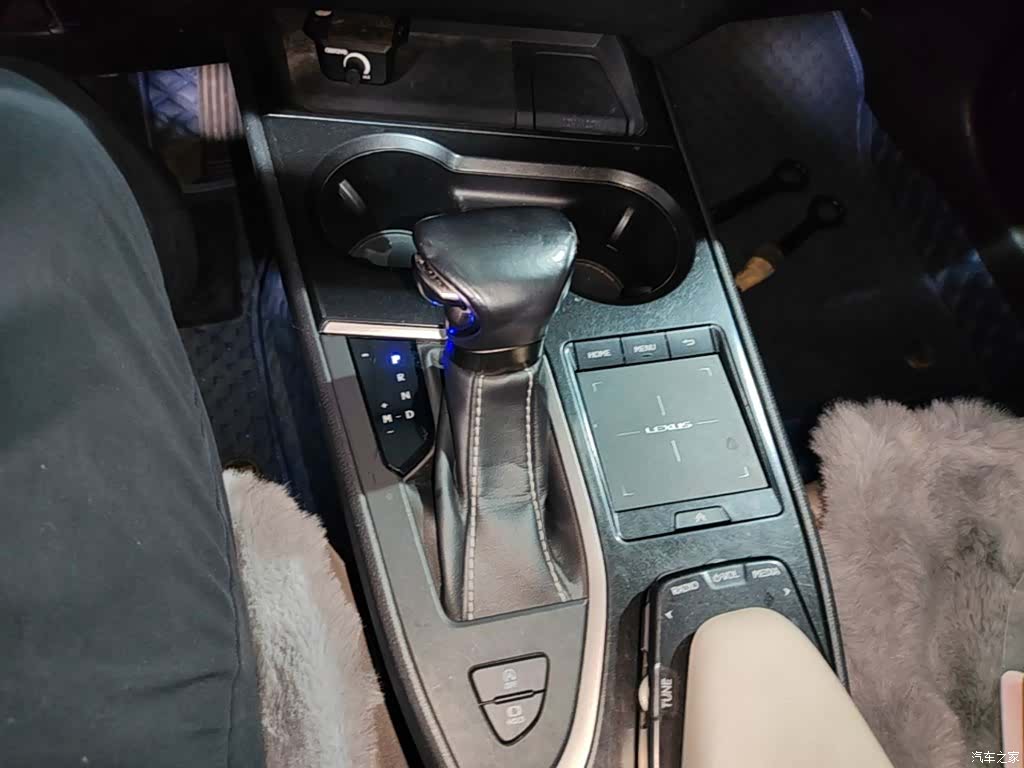 Lexus UX, 2020 10