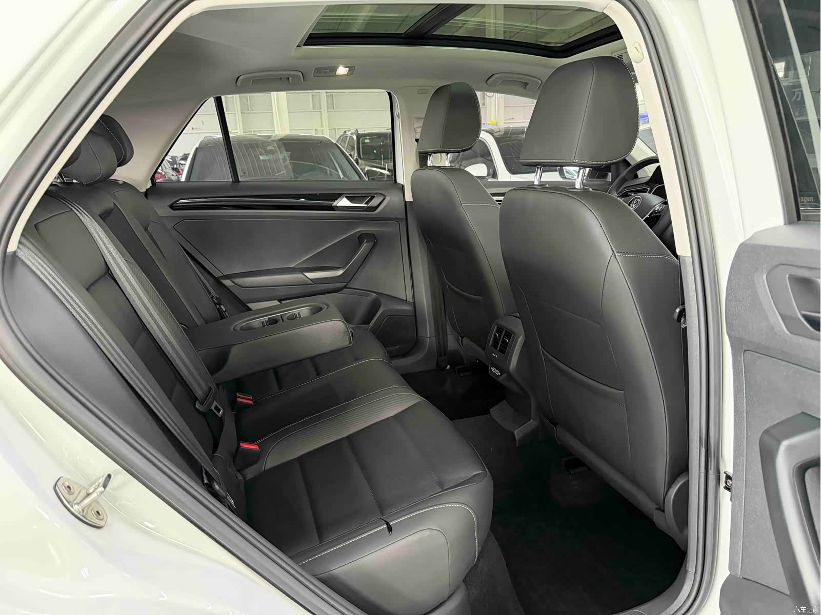 Volkswagen T-ROC, 2022 16