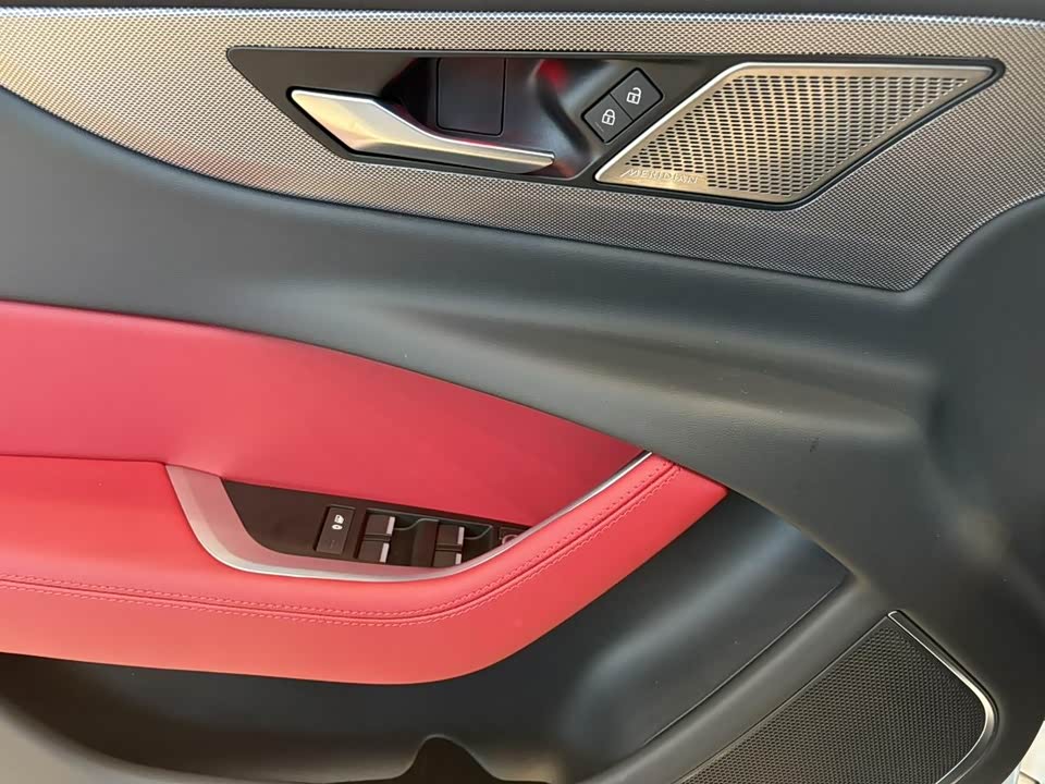 Jaguar XEL Jaguar XEL
