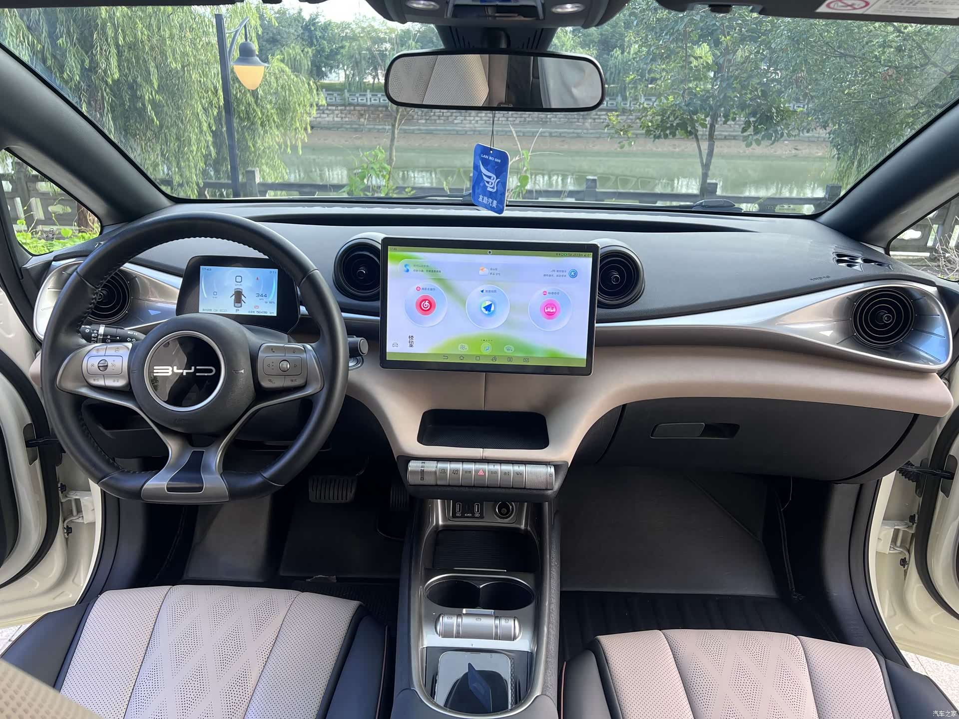 BYD Dolphin, 2023 все фото