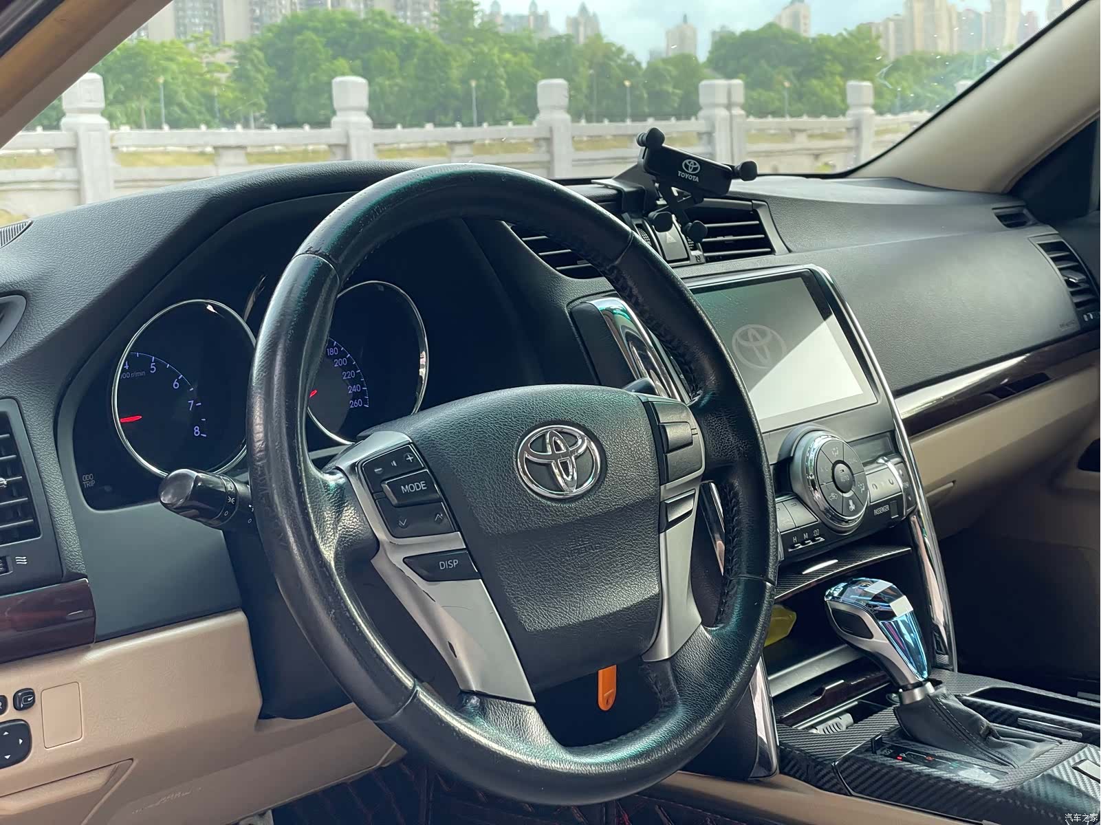 Toyota 2.5V, 2011 8