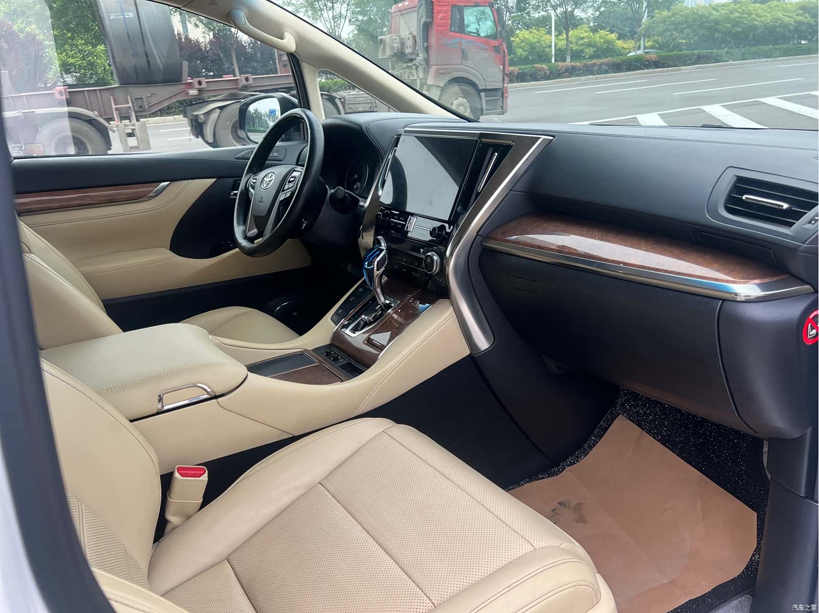 Toyota Alphard, 2017 4