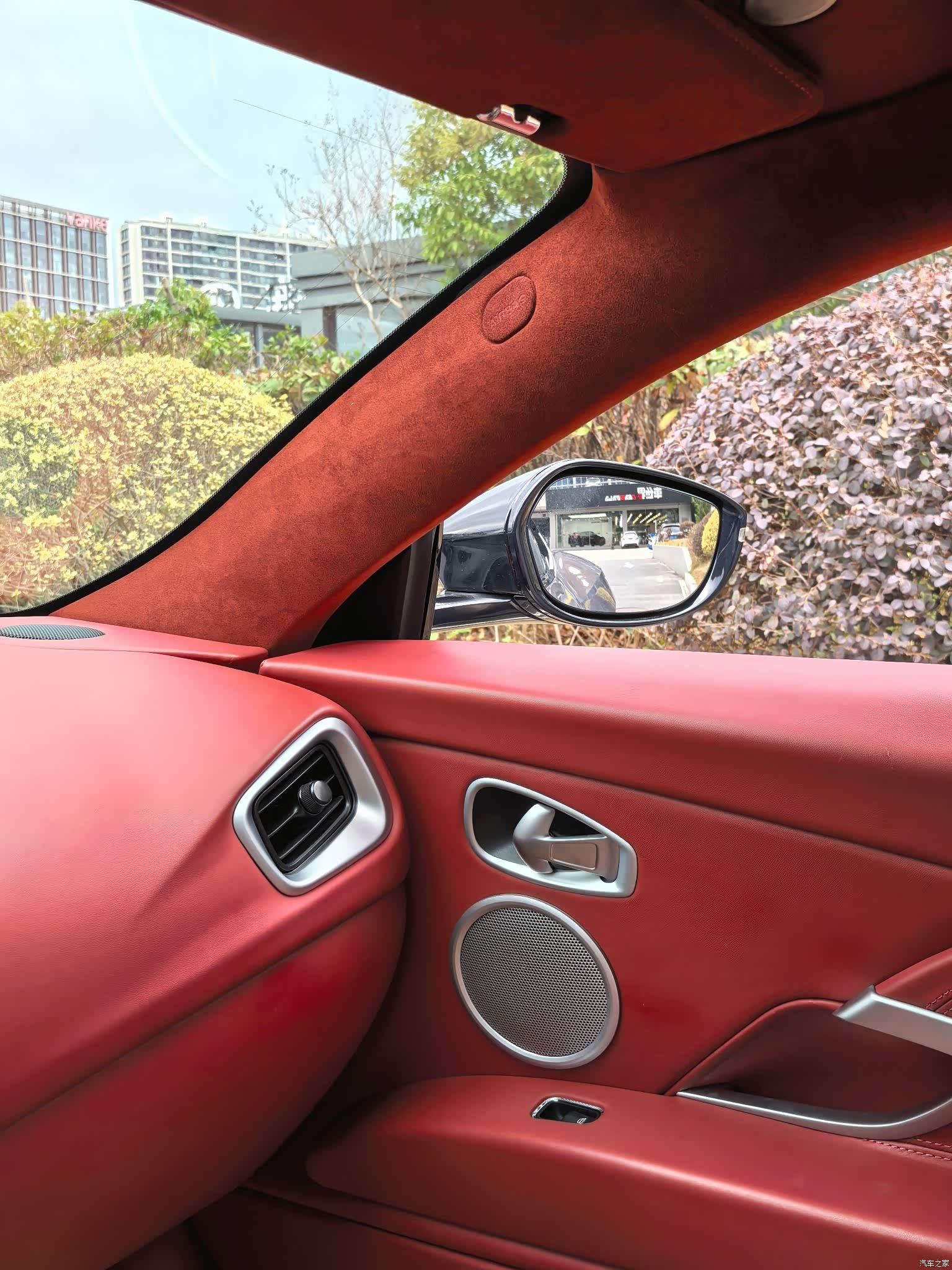 Aston Martin DB11, 2022 14
