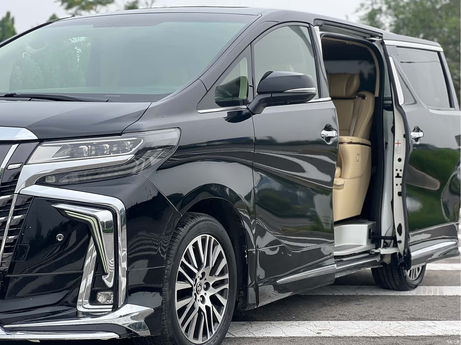 Toyota Alphard, 2017 25