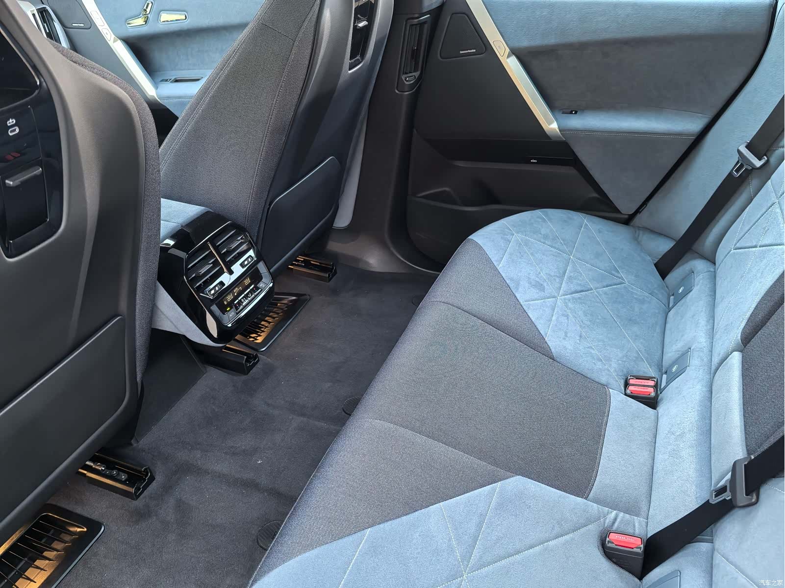BMW iX, 2023 8