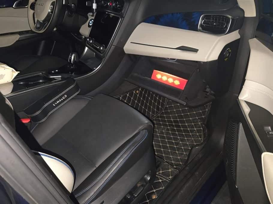 Lynk & Co 01