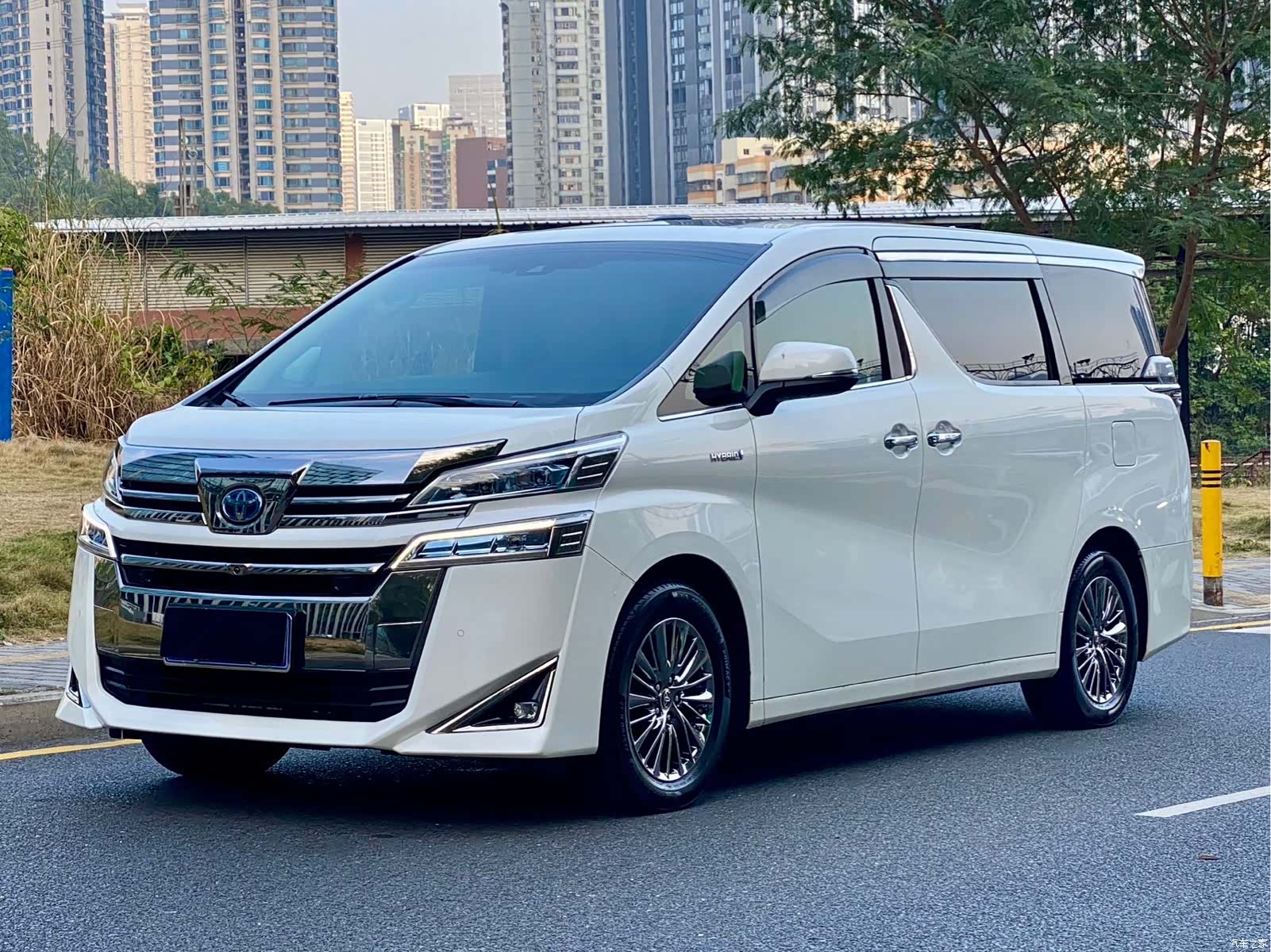 Toyota Vellfire, 2020 1