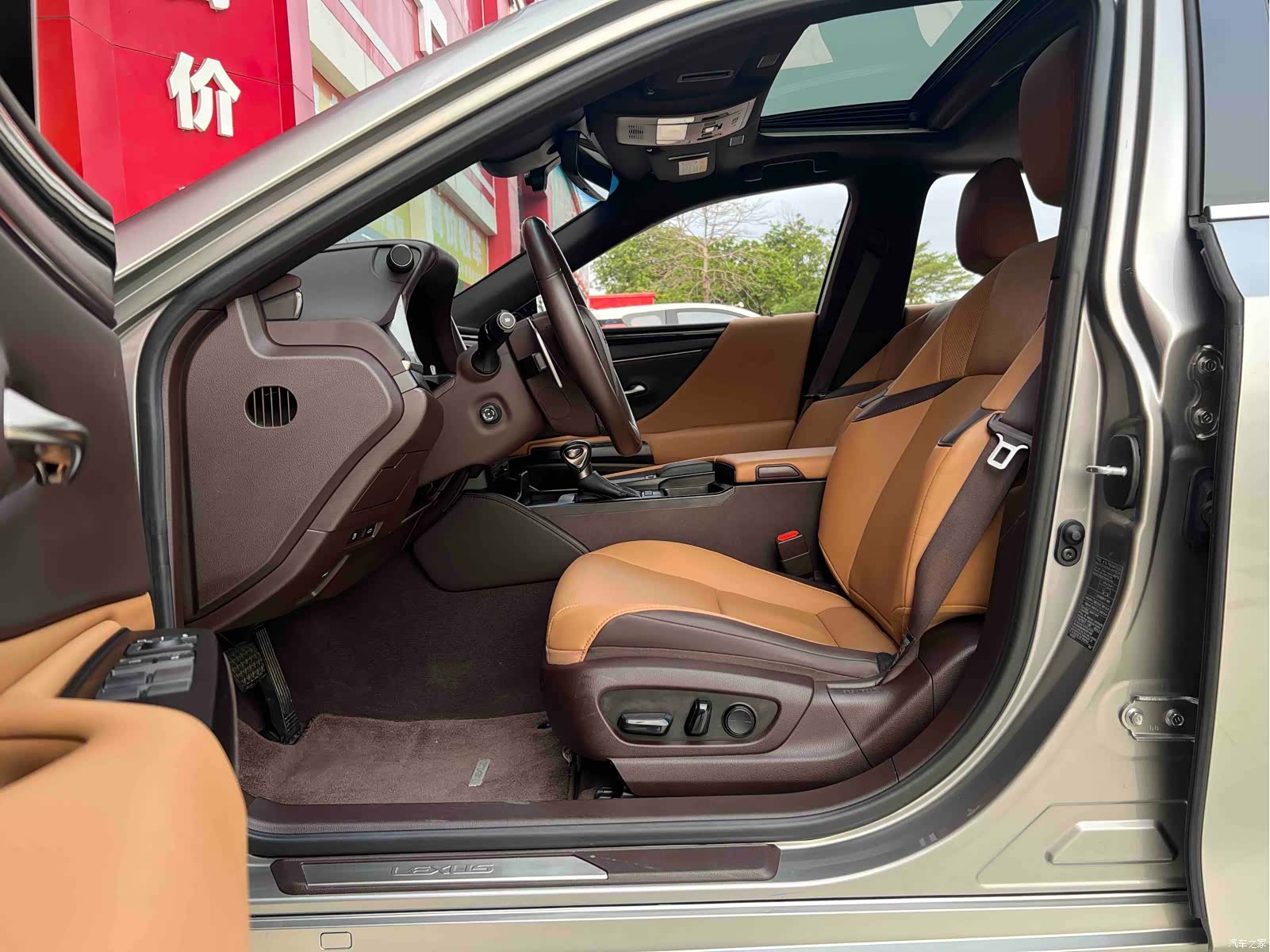 Lexus ES, 2020 все фото