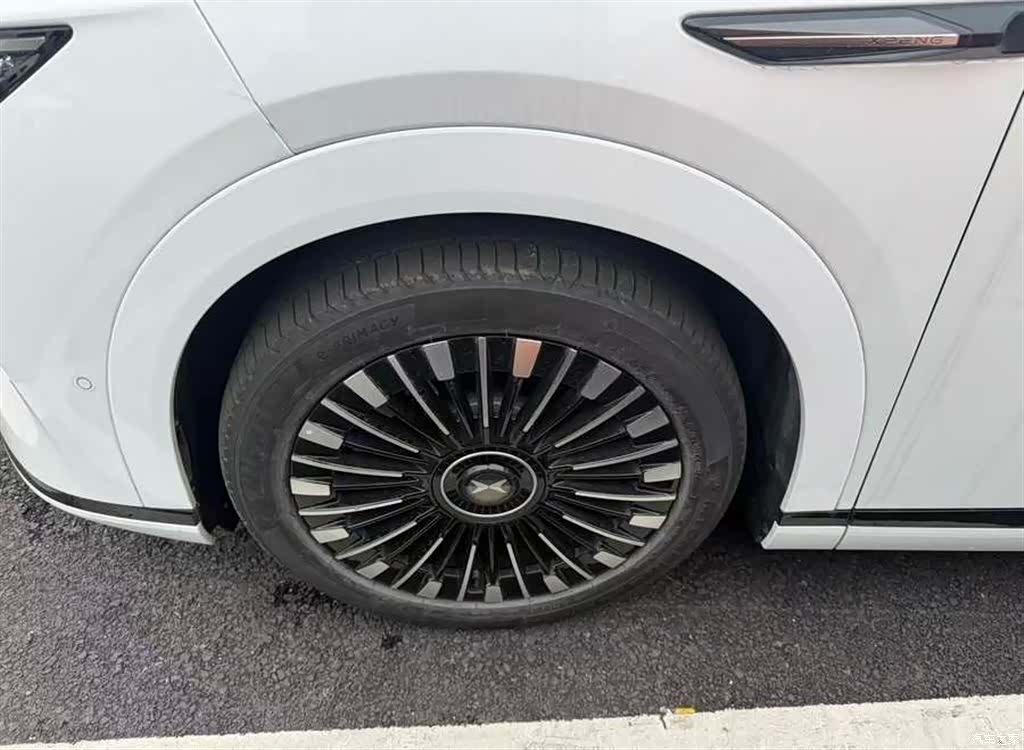 Xpeng X9, 2025 11