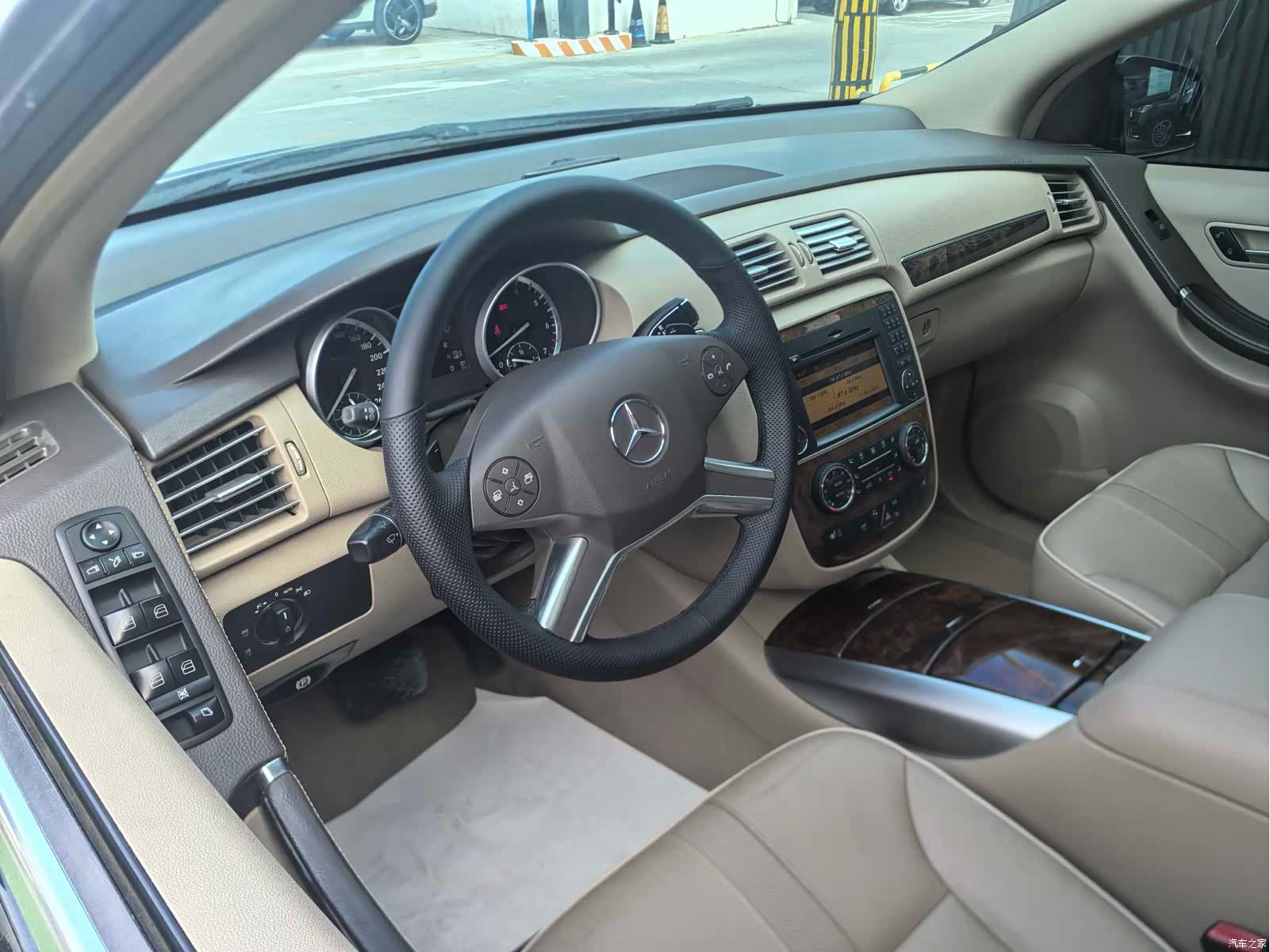 Mercedes-Benz R-Class, 2011 8
