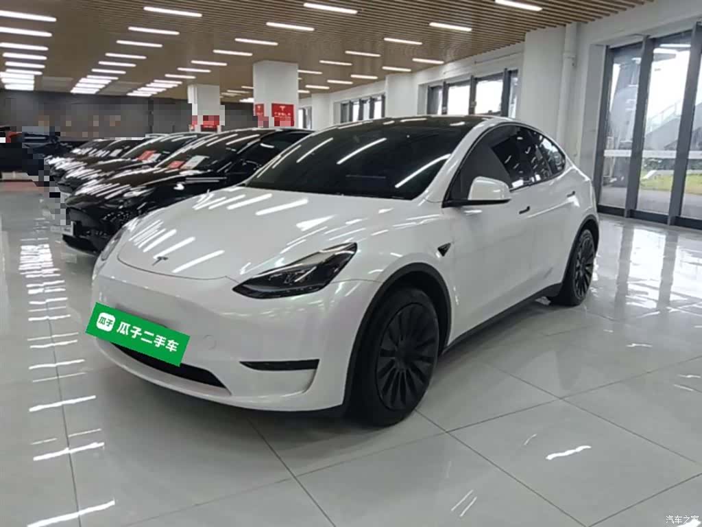 Tesla Model Y, 2023 1