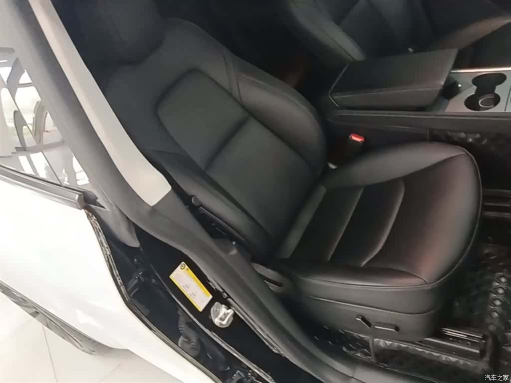 Tesla Model Y, 2023 25
