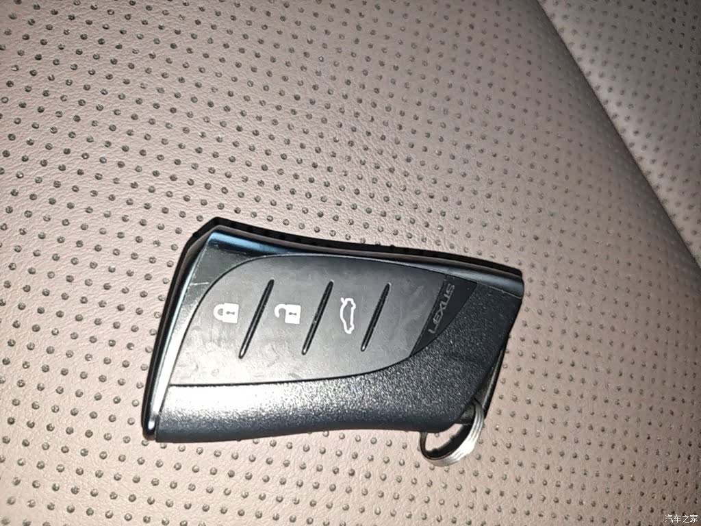 Lexus ES, 2026 9