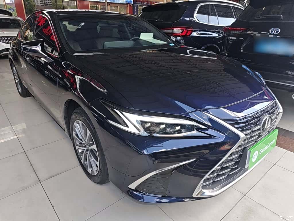 Lexus ES, 2026 4