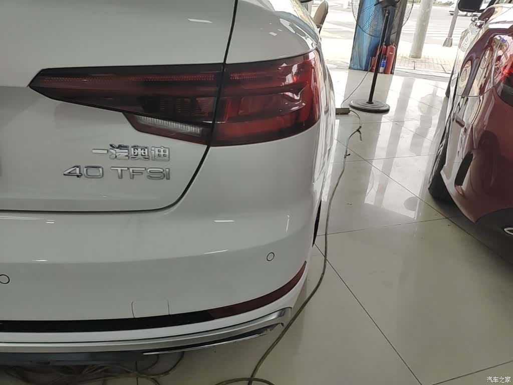 Audi A4L, 2018 8
