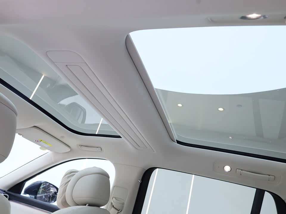 AITO Ask the world M8