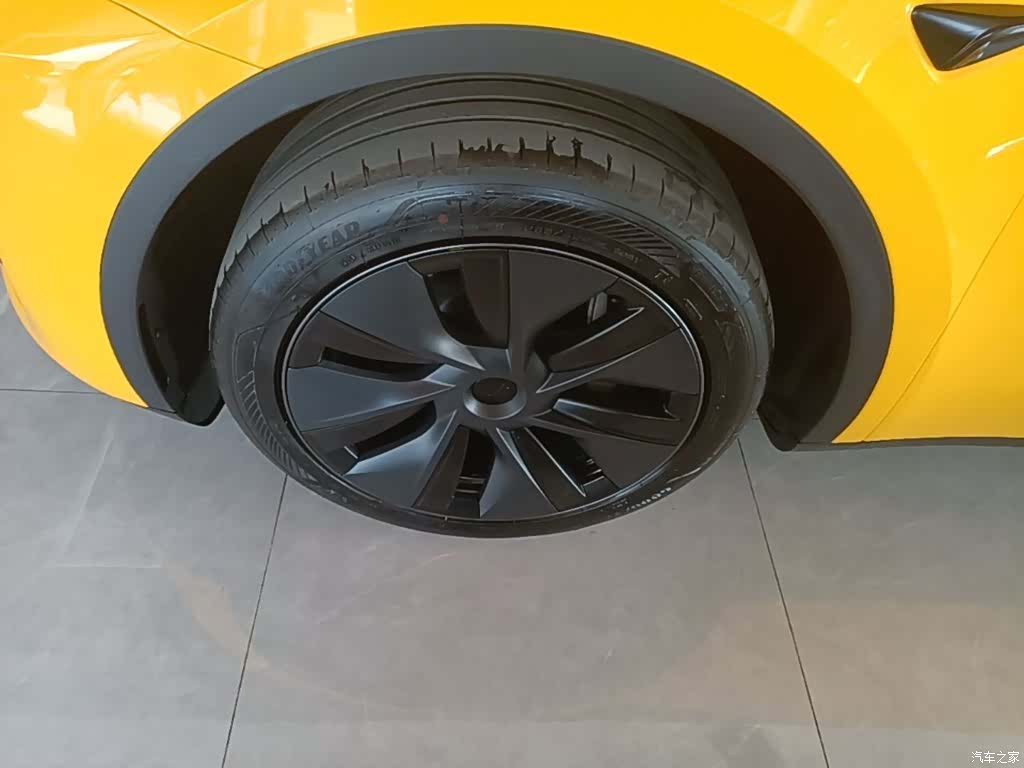 Tesla Model Y, 2025 25