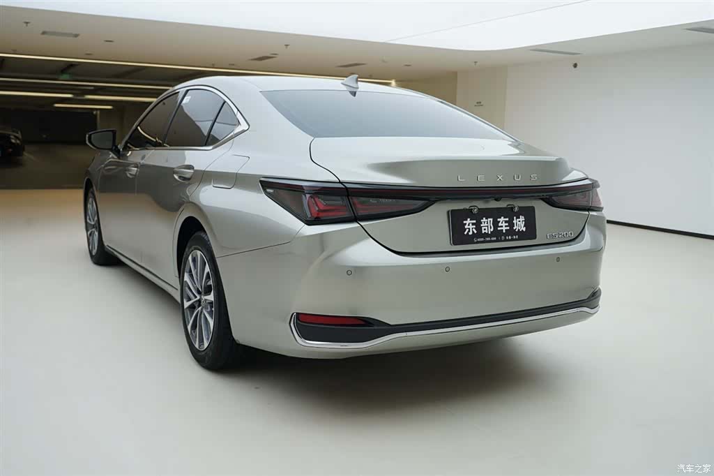 Lexus ES, 2026 4