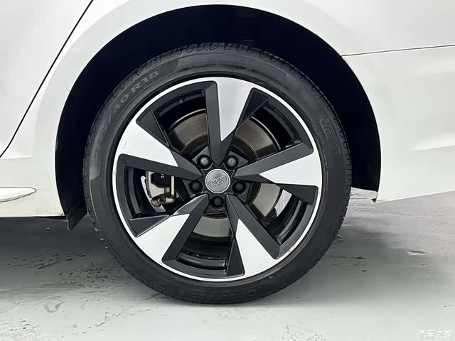 Audi A4L, 2017 14