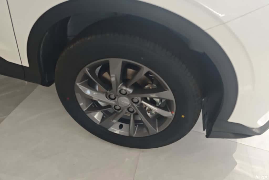 Geely Coolray, 2026 6