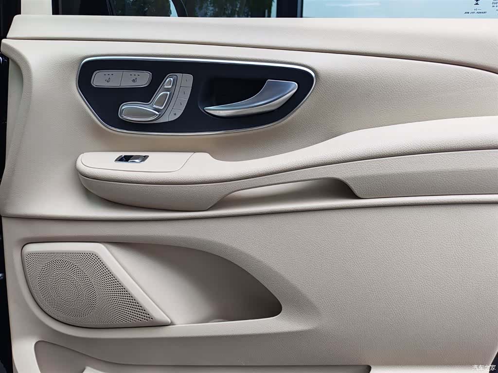 Mercedes-Benz V-Class, 2024 21