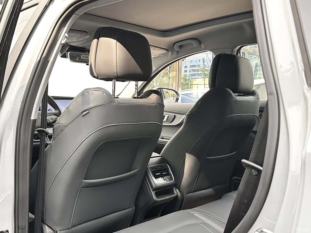 Chery Tiggo 8, 2025 30